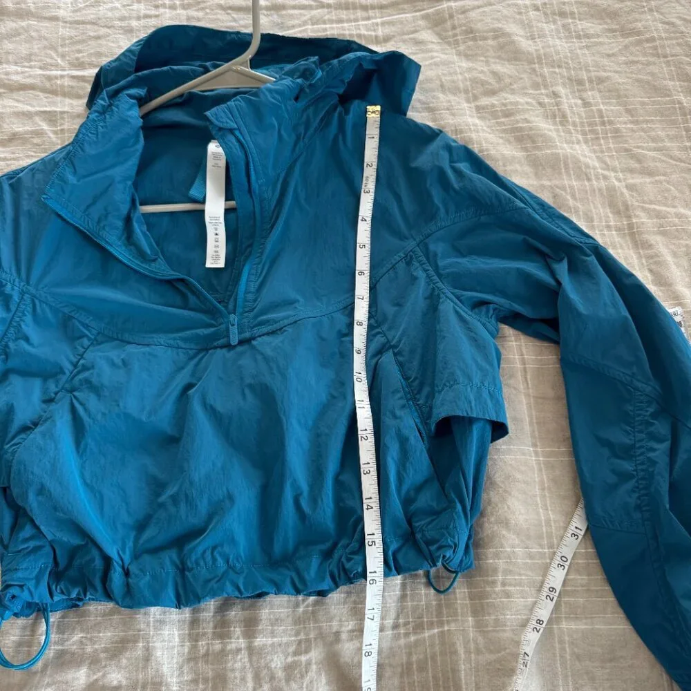 Lululemon Evergreen Cropped Anorak in Hawaiian Blue